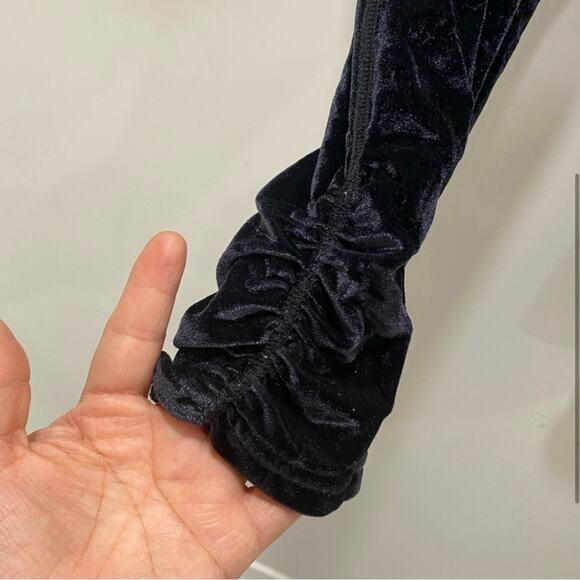 Free People Velvet Cropped Leggings with Slim Fit and Ruching Detail - Picture 3 of 3